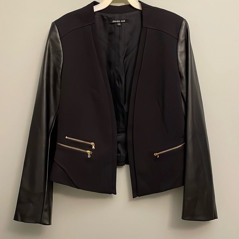 Gianni Bini designer blazer like new.